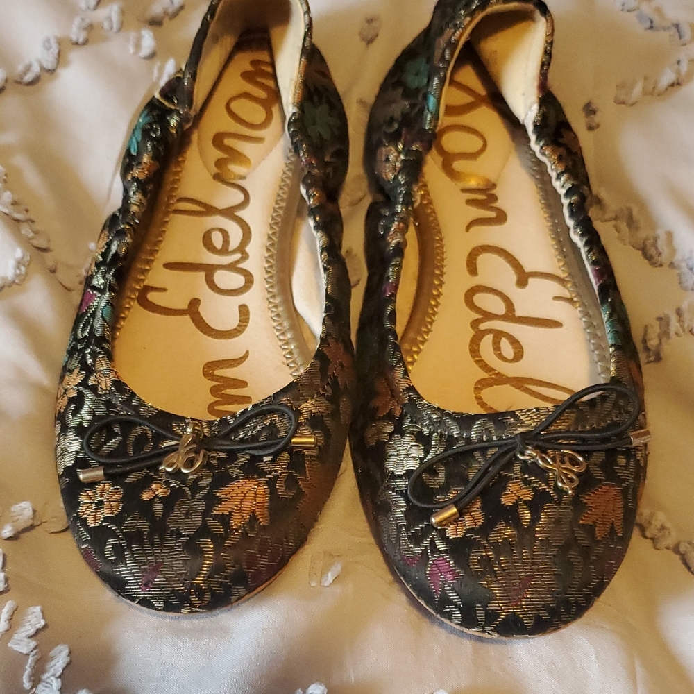 Sam Edelman Women's Floral Flats - Black and Gold
